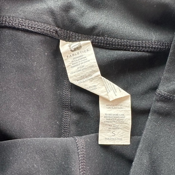Fabletics Black Capri Leggings - Picture 5 of 5